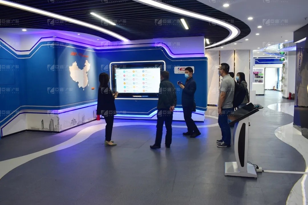 宏光實業(yè)集團(tuán)領(lǐng)導(dǎo)到訪臣通 宏光實業(yè)集團(tuán)領(lǐng)導(dǎo)到訪臣通